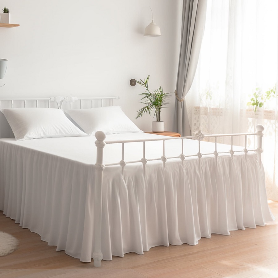 Bed skirt with split corners