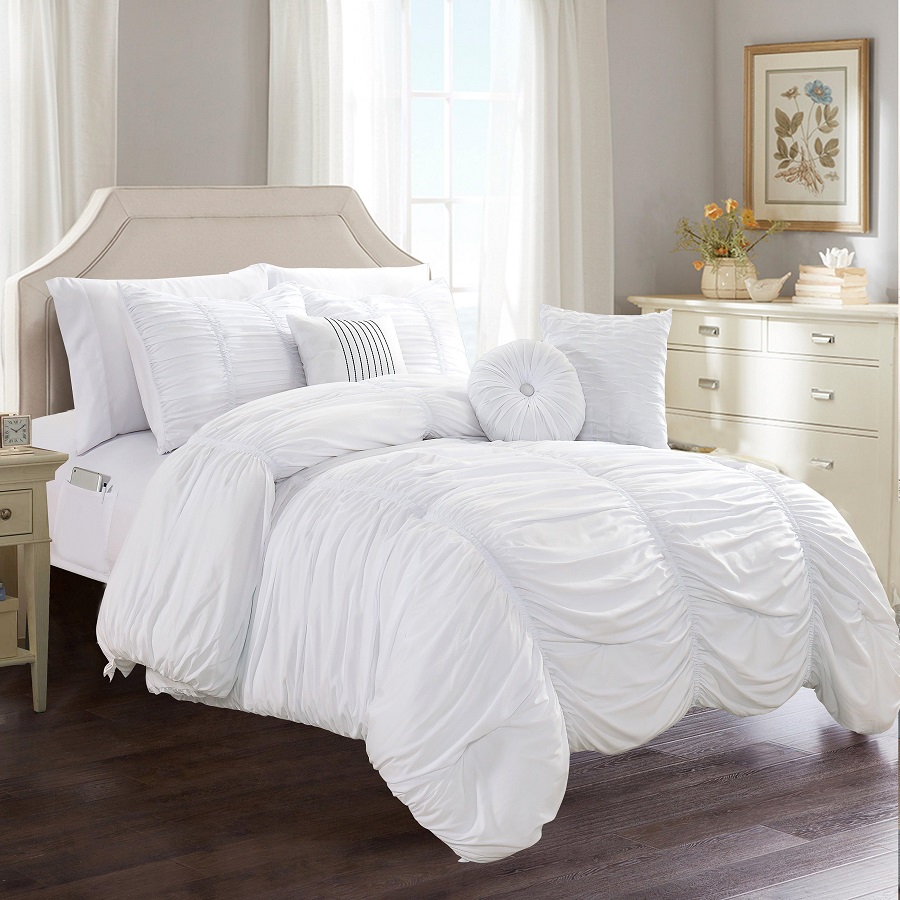 Elegant Black and White Comforter Sets